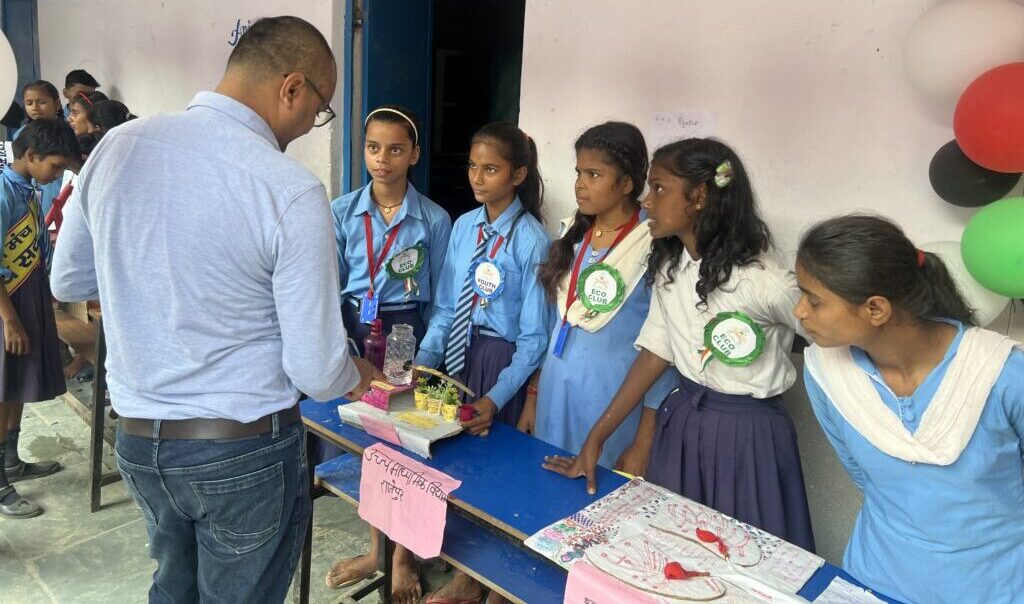 AppyCrowns-CEO-Om-Prakash-with-primary-schools-students